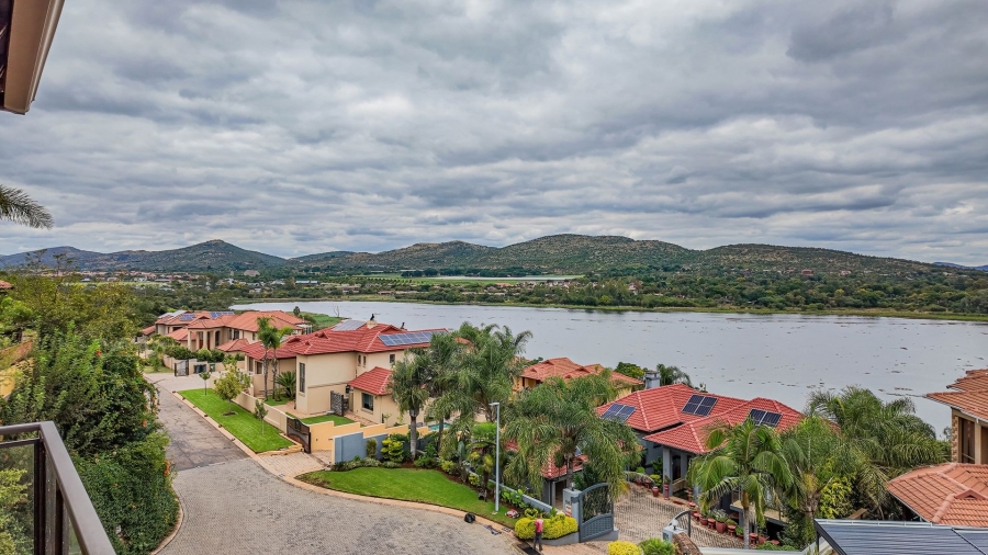 5 Bedroom Property for Sale in Birdwood Estate North West